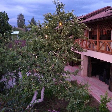 Guest House Albatros โชลปอน-อาตา ภายนอก รูปภาพ