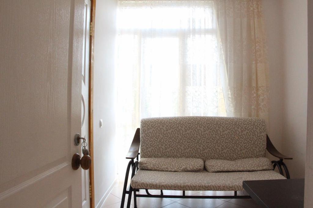 Guest House Albatros โชลปอน-อาตา ภายนอก รูปภาพ
