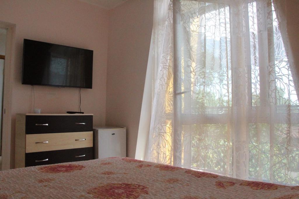 Guest House Albatros โชลปอน-อาตา ภายนอก รูปภาพ