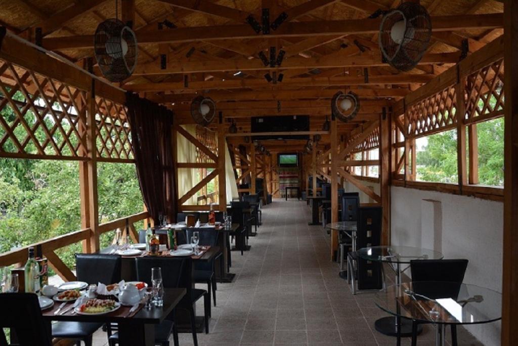 Guest House Albatros โชลปอน-อาตา ภายนอก รูปภาพ