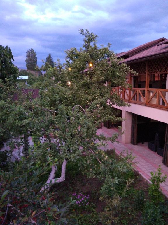 Guest House Albatros โชลปอน-อาตา ภายนอก รูปภาพ